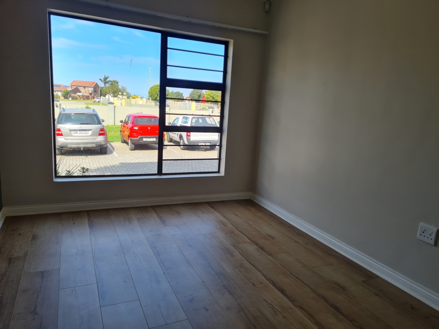 To Let 3 Bedroom Property for Rent in Wavecrest Eastern Cape